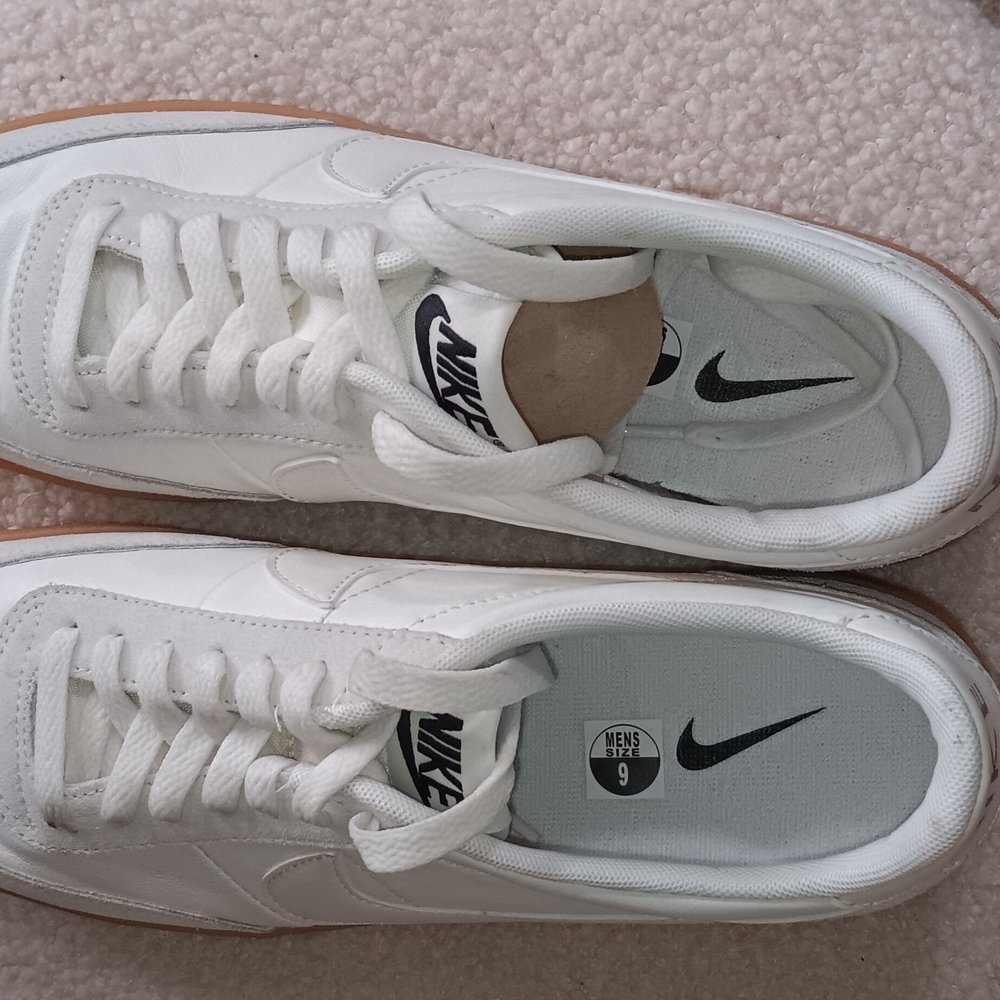 Nike MEN White Sneakers Minimalist Design